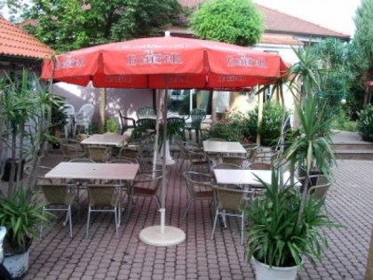 照片: Pavillon Sport-Diner-Bar